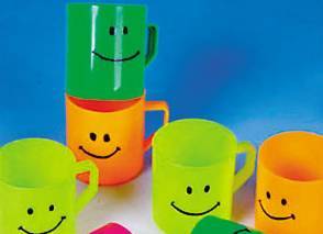 生活小貼士 用錯(cuò)水杯的壞處，玻璃、不銹鋼、塑料杯，告訴你用哪種杯子最安全